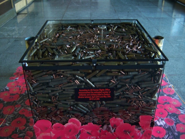 烏克蘭大饑荒 (Holodomor) 受害者紀念館，以子彈殼代表死者人數。