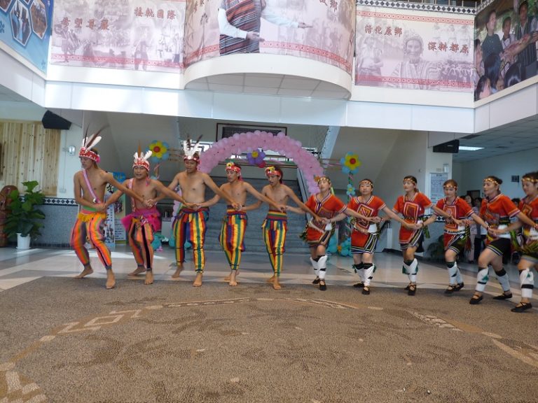 擁有專業舞團的桃園市原住民文化會館 (李莎莉攝於2010.8.18)
