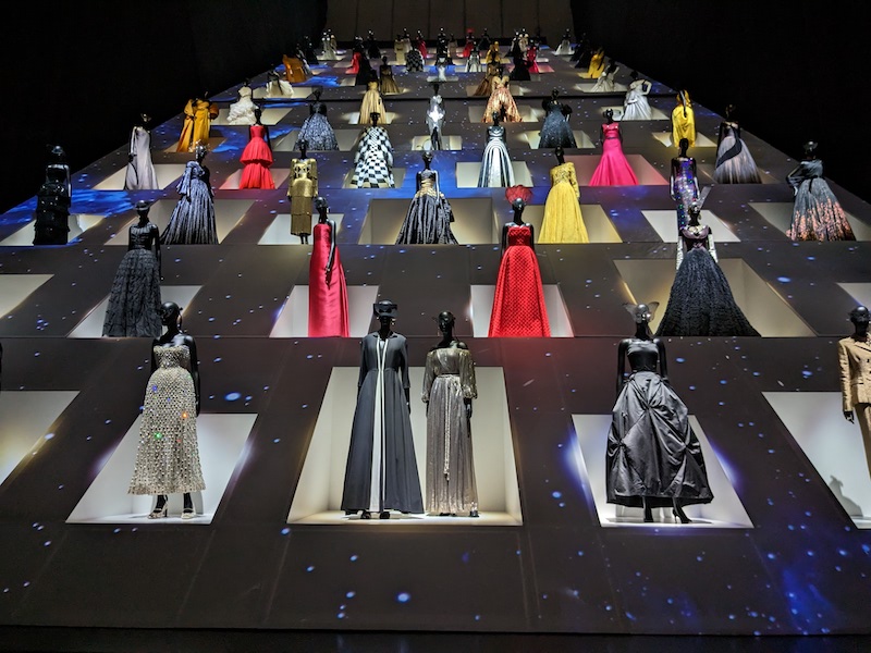 【博物之島新訊】藝術與時尚聯袂演繹的未盡之夢：東京都現代美術館「Christian Dior：夢之設計師」