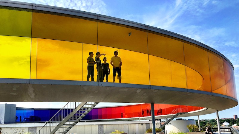 【博物之島新訊】漫步彩虹之上：丹麥奧胡斯藝術博物館「裝置藝術」放大絕！